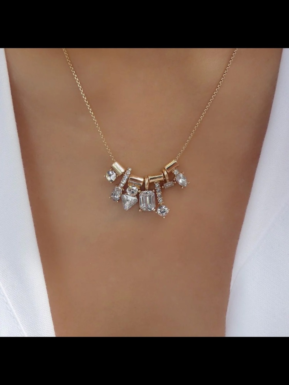Elegant Gold Necklace with Clear Crystal Drops
